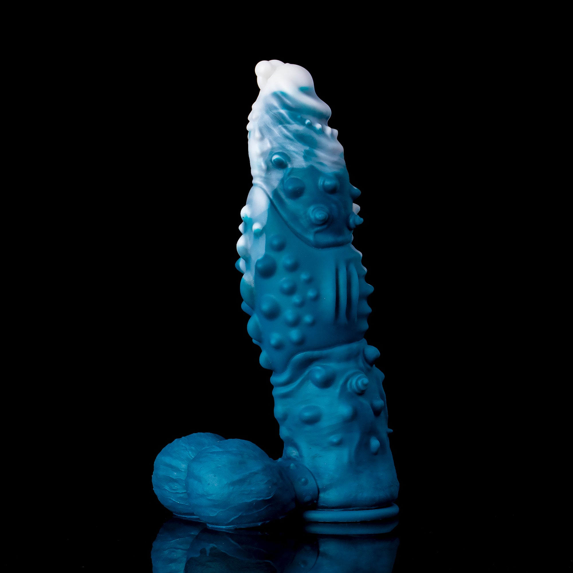 Oieffur Koopa Silicone Monster Dildo with suction cup, shown in various sizes, flexible and detailed fantasy dildo. Image principale du produit