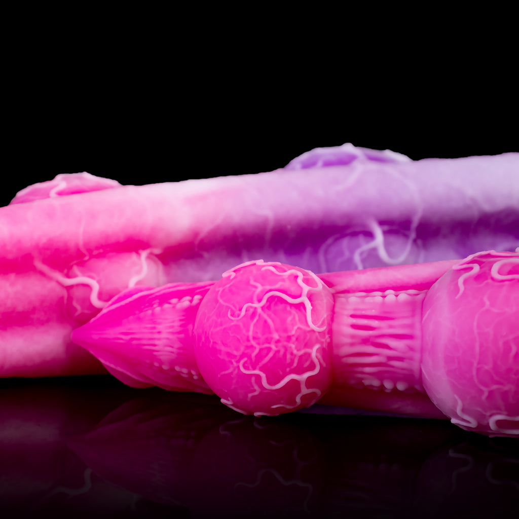 Oieffur Bloom-Parasite fantasy dildo designed for deep prostate and G-spot stimulation, featuring realistic texture and curved shape.