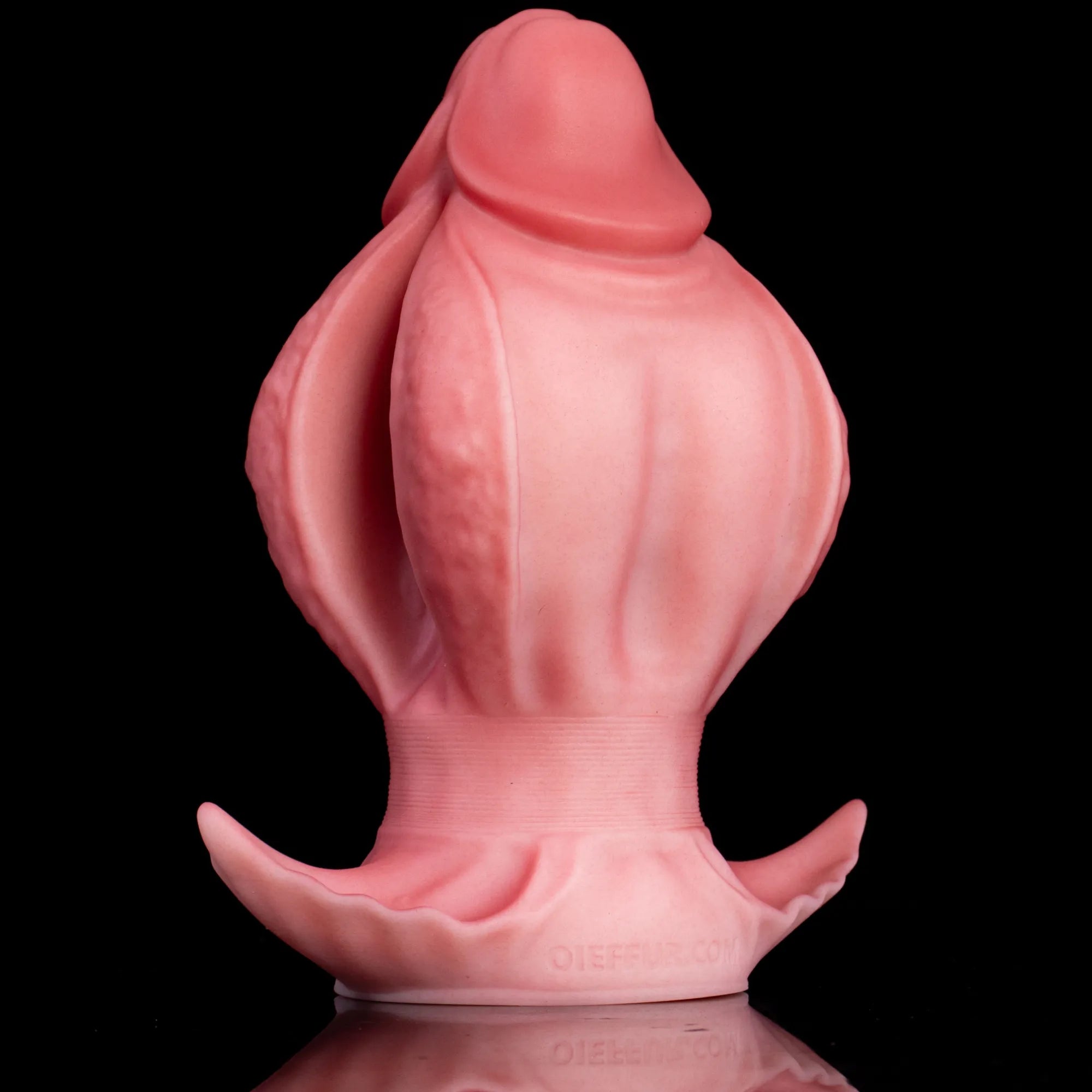 Oieffur Fissure Fantasy Stroker petal-textured platinum silicone dildo, penetrable fantasy toy with intricate surface design. Image principale du produit