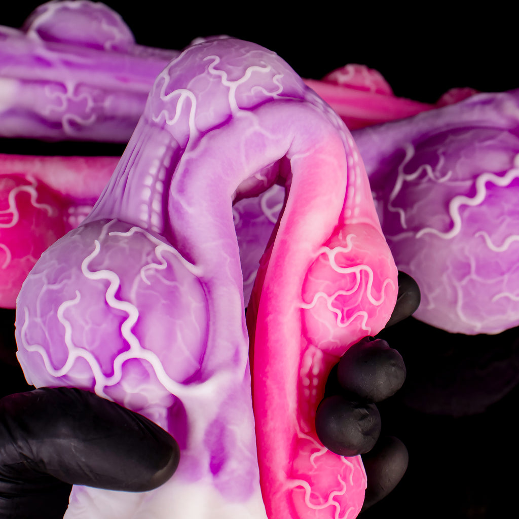 Oieffur Bloom-Parasite fantasy dildo for deep prostate and G-spot stimulation, featuring intricate design and realistic texture.